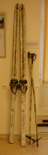 Ein Paar der bis heute erhaltenen Wehrmachtsski